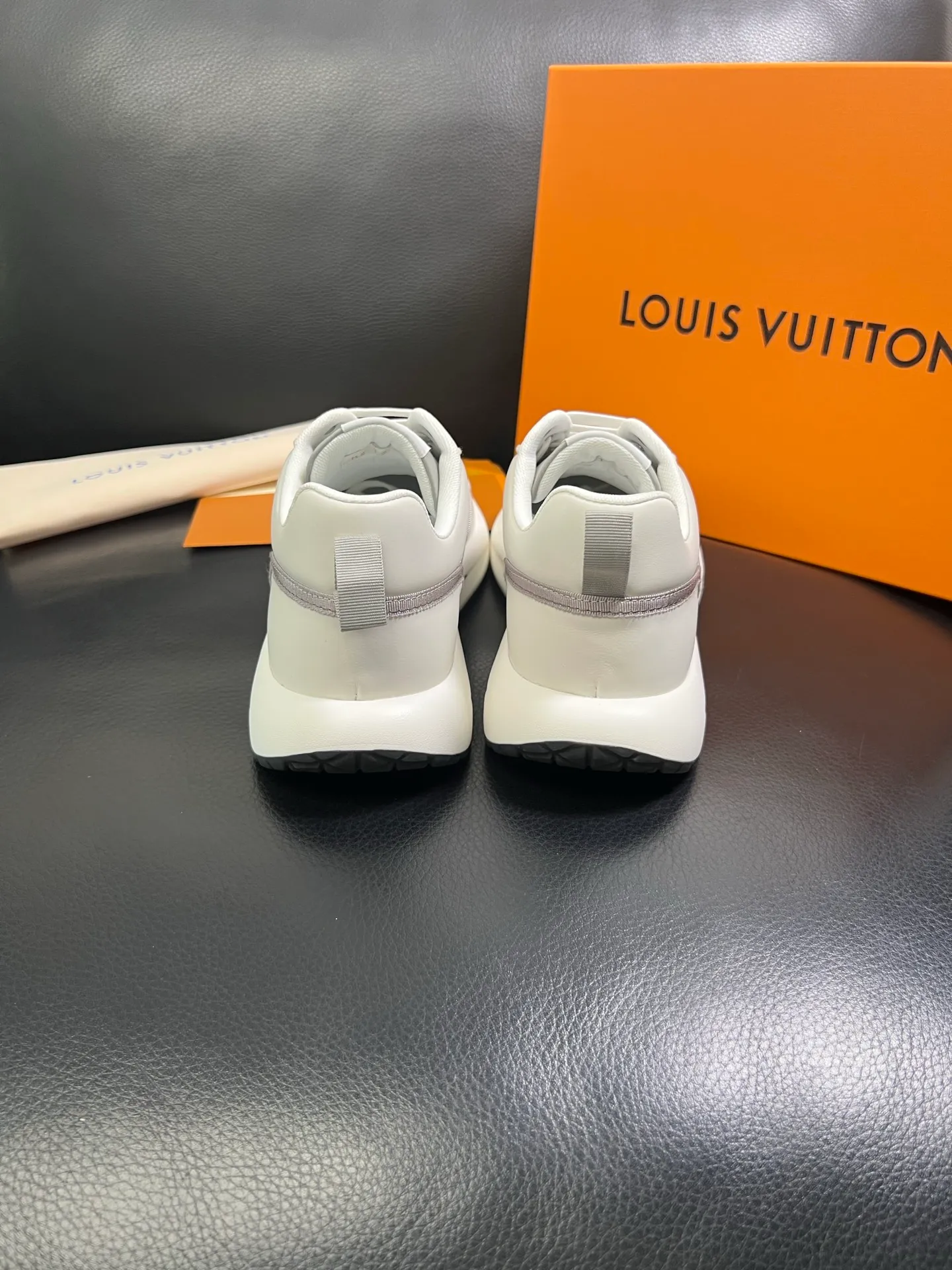 Men's shoes💰800 Lv 🔍Top purchasing agent🇮🇹 Louis Vuitton, the sports sneaker counter is synchronized, the uppers are imported from Italy, high-quality splicing colorful and complex crafts, the imported mesh padding is soft and comfortable, soles: original soles specially provided by the original factory, T men's men's shoes 💰U exclusive movable molded soles are super comfortable, original factory and single goods, 🔍🔍high quality, you can enter and exit the counter at will, welcome to compare, code number 38-44 (customized 45) 85871